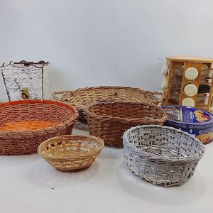Conjunto de 8 Canastas Decorativas en Fibra Natural, Especiero Giratorio y Lata de Galletas - imagen 2
