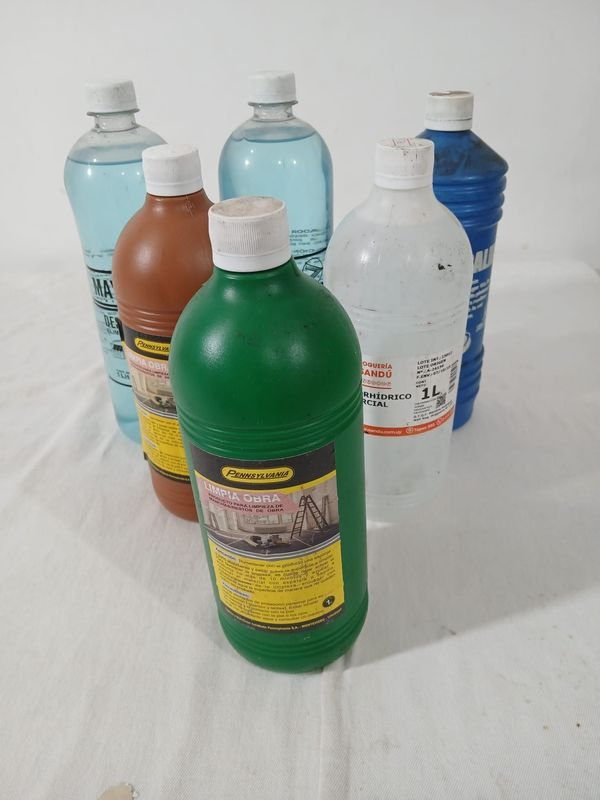 Lote de Productos de Limpieza Cerrados de Fábrica