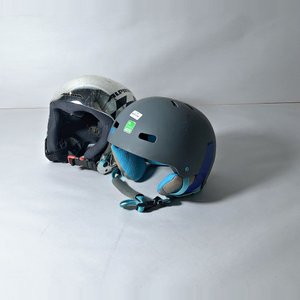 Lote anterior: Dos Cascos para Bicicleta o Esquí