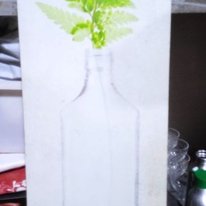 Lote siguiente: cuadro decorativo con la imagen de una botella de vidrio - mide 25x50