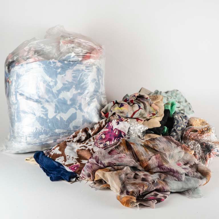 Pañuelos de tela con variedad de colores y diseños