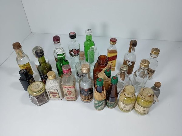 Lote de Botellas Miniatura Vintage de Licores y Bebidas Varias - imagen 1