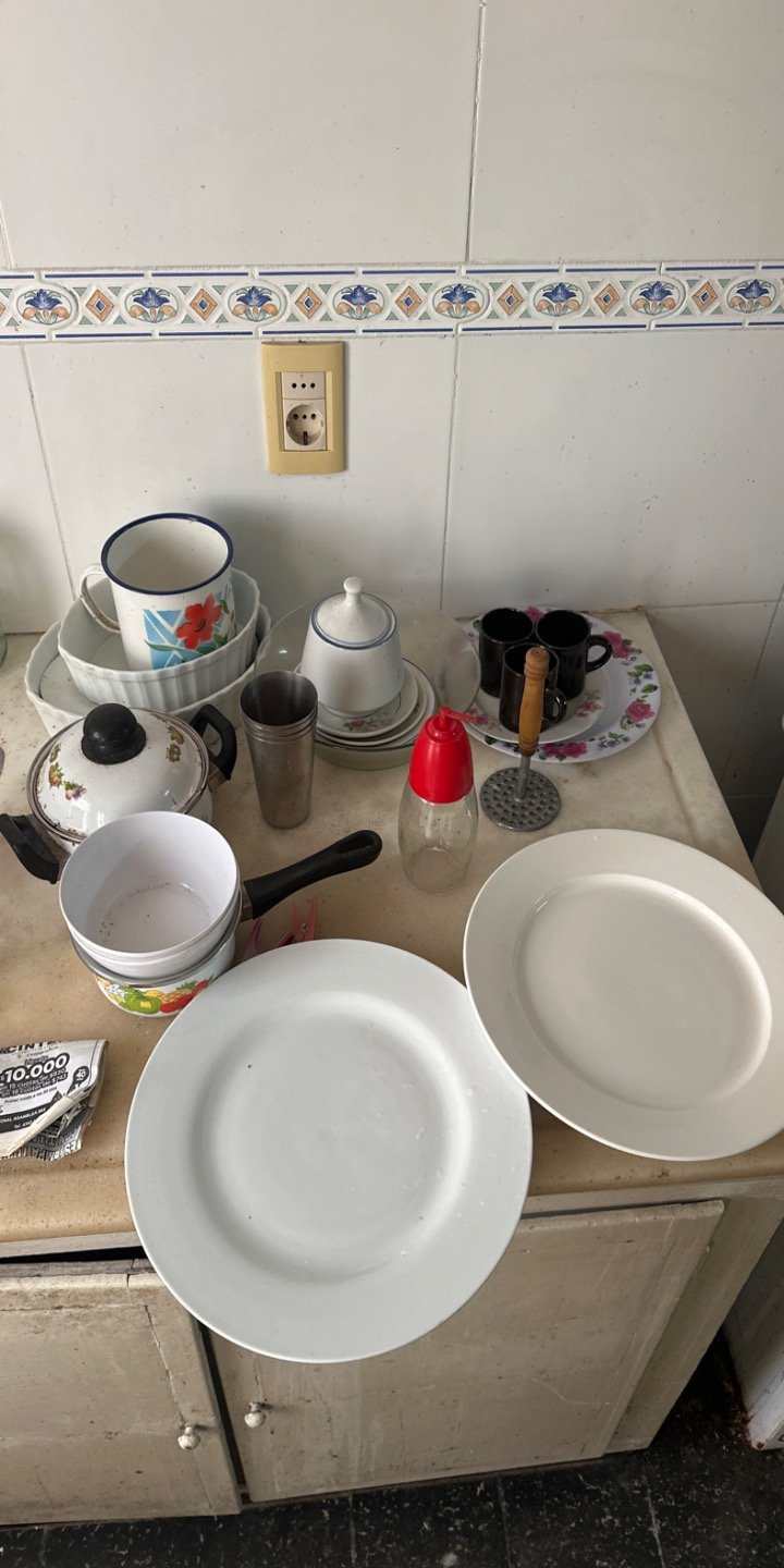 Varios Utensilios de Cocina y Vajilla