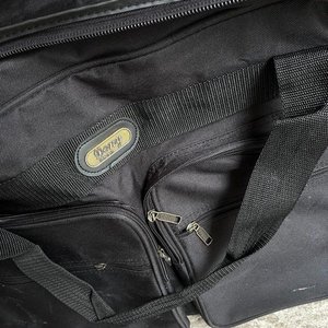 Lote siguiente: Bolso de Viaje Dony Grande Negro con Ruedas y Bolsillos