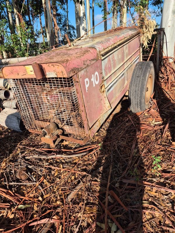 Lote siguiente: Implemento Agrícola Ensurcador con Tiro para 3 Puntos y 2 Pesas
