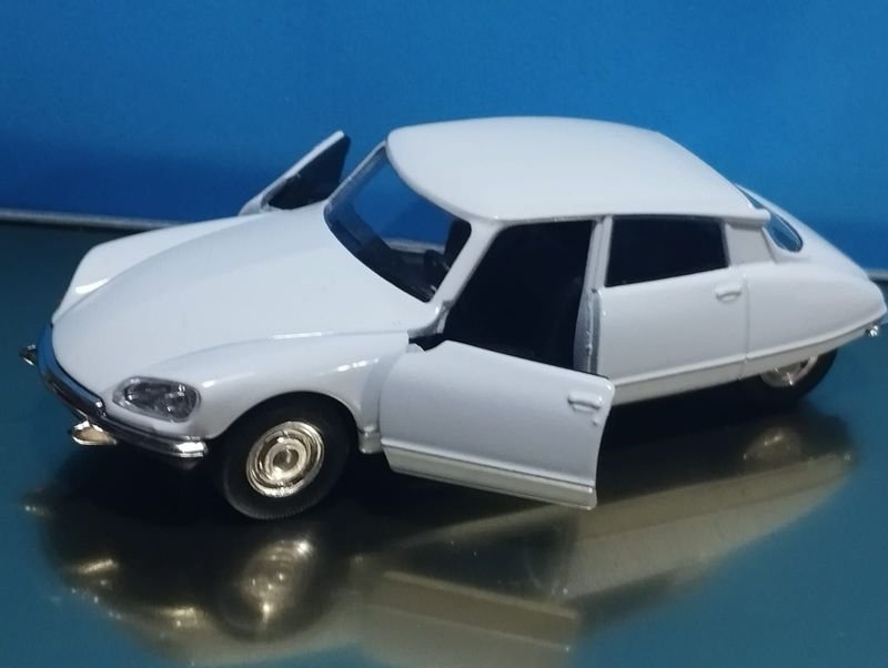 Auto Coleccionable Citroen Ds 23 año 73 - Excelente Condición - imagen 2