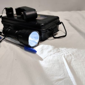 Linterna LED Recargable Arye Metálica con Doble Encendido y Estuche - imagen 4