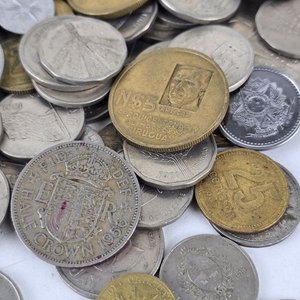 Gran Selección de Monedas y Billetes Antiguas de Uruguay y otros países - imagen 3