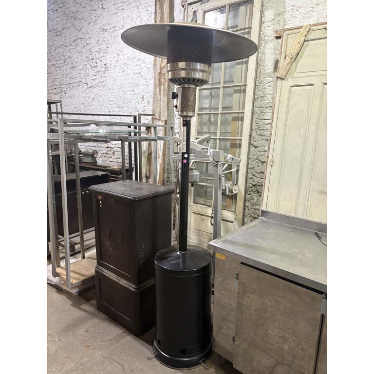 Lote siguiente: Estufa a gas con válvula tipo hongo y sombrero con detalle