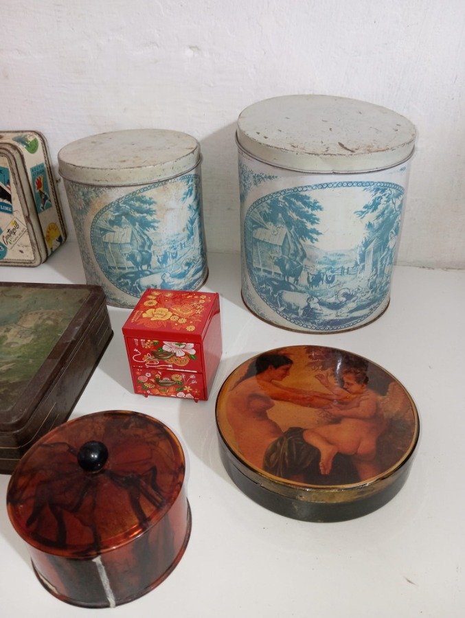 Colección de latas metálicas vintage para decoración - imagen 5