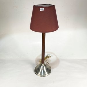 Lámpara de Mesa Clásica con Pantalla Burdeos y Base Metálica - imagen 4