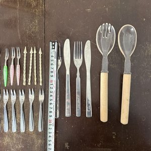 Lote de Cubiertos Surtidos: Tenedores Decorativos, Utensilios de Mesa y Servidores Grandes - imagen 6