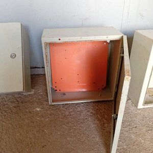 3 Tableros Eléctricos Metálicos Grandes y 1 de 40x40cm - imagen 5