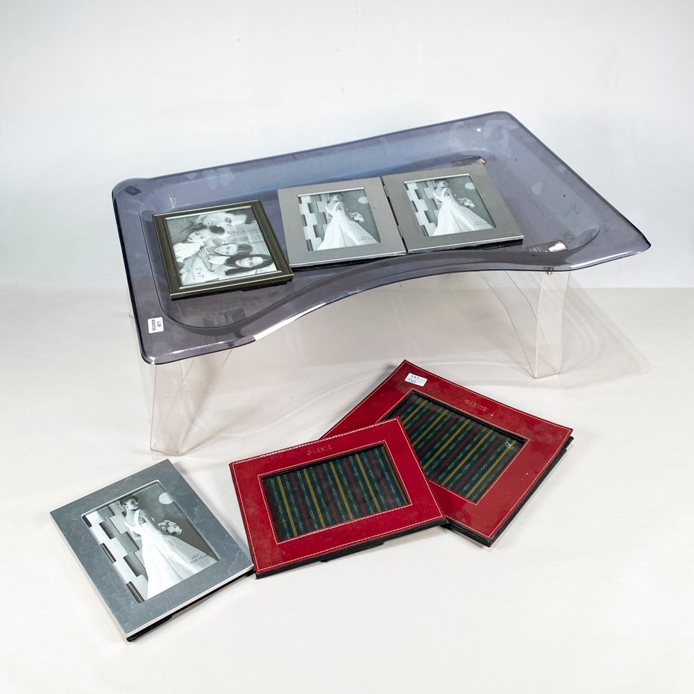 Lote anterior: Bandejas con pie plegable y porta retratos diferentes