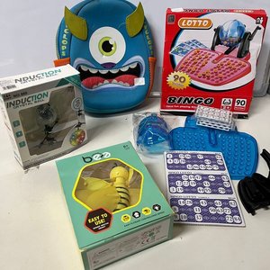 Lote anterior: Pack de 4 Juguetes Infantiles: Mochila Monstruo, Bingo, Abeja Voladora y Bola de Cristal