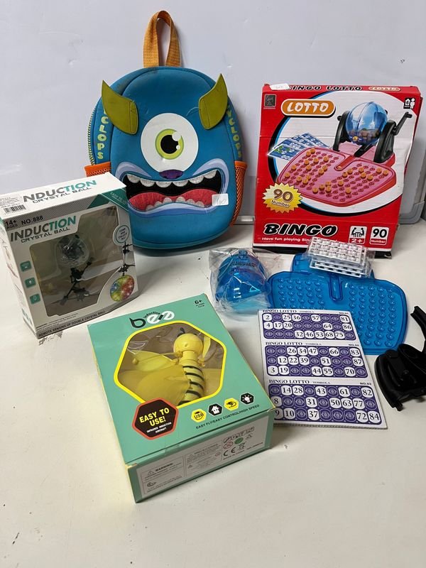 Pack de 4 Juguetes Infantiles: Mochila Monstruo, Bingo, Abeja Voladora y Bola de Cristal