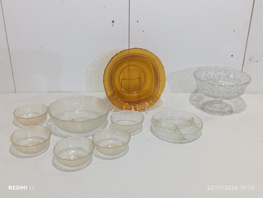 Lote de 9 piezas de vidrio: ensaladera, bowls, fuente ámbar, frutera y copetinera