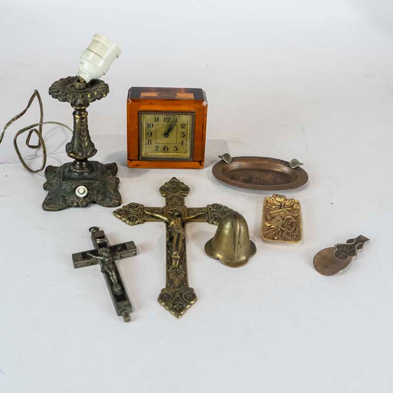 Lote anterior: Reloj de vidrio y piezas de bronce y cobre vintage