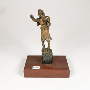 Lote anterior: Figura de Bronce de Personaje con Pedestal