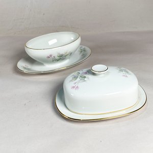 Conjunto de Porcelana Bavaria Tirschenreuth: Rabanera, Mantequera, Salsera y Bandeja Oval con Flores y Oro - imagen 3