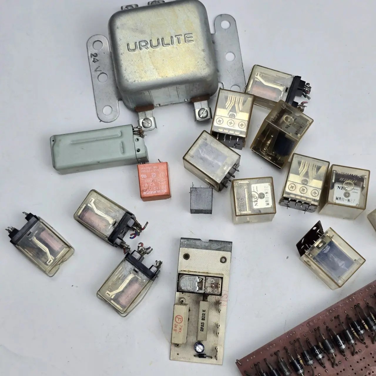 Item lote-10-relei-varios - Image 1