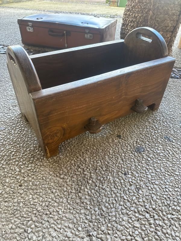 Cajón de Madera Rústico con Asas y Patas