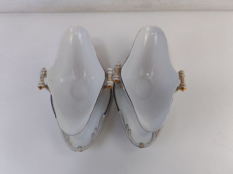 Porcelana blanca con adornos de oro - imagen 3