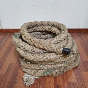Lote anterior: Tramo de Cuerda Gruesa de Sisal Trenzado - 16 Metros