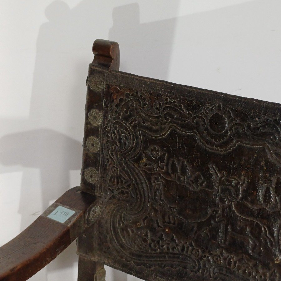 Sitial del siglo XVIII en madera y cuero con diseño campestre - imagen 9