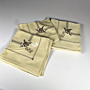 Doce Servilletas Antiguas Bordadas con Iniciales - imagen 2