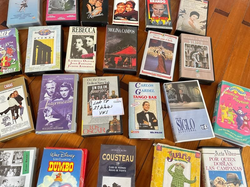 Colección de VHS, libros y revistas en buen estado - imagen 7