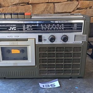 Lote siguiente: Radio Grabador JVC RC-204R Japonés con Cassette y Radio AM/FM