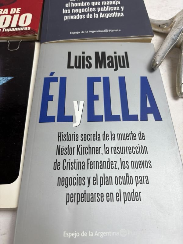 Libros sobre política, espionaje y Tupamaros - imagen 10