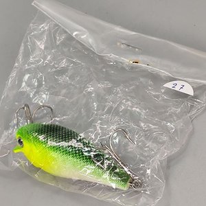Señuelo de Pesca Crankbait Verde y Amarillo con Babero y Anzuelos - imagen 8