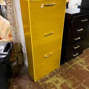 Lote siguiente: Mueble Zapatero Amarillo de 3 Niveles con Puertas
