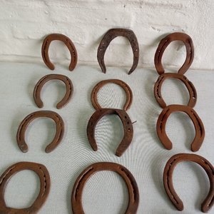 Lote de 15 Herraduras Metálicas Variadas - imagen 6