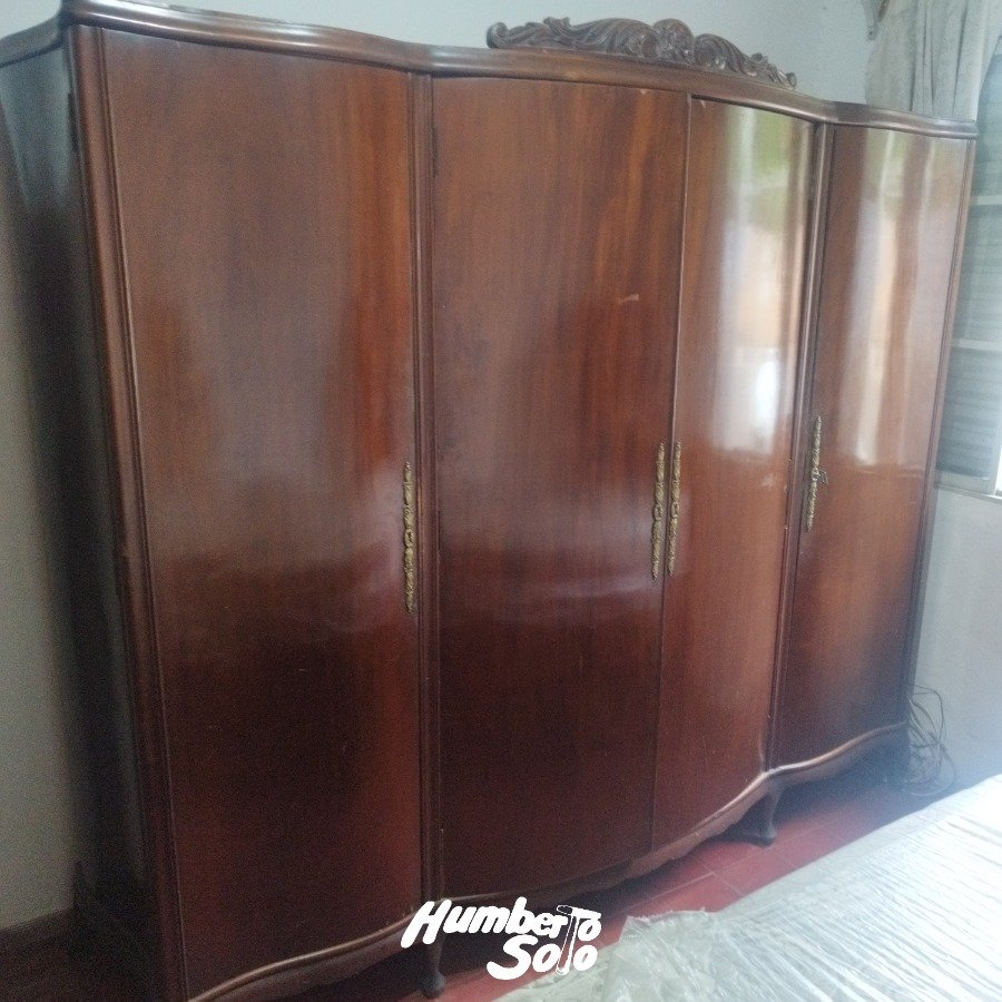 Antiguo ropero estilo francés