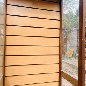 Vitrina Exhibidora de Madera y Vidrio con Iluminación - imagen 3