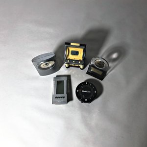 Lote de Cinco Relojes y Objetos Decorativos - imagen 1