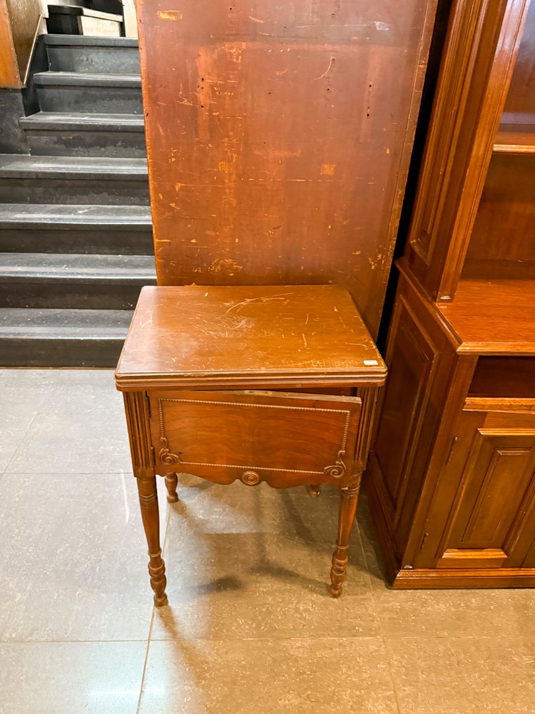 Mesa Auxiliar Antigua de Madera con Cajón