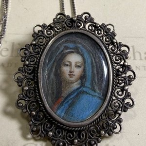 Colgante Filigrana con Retrato Femenino y Cadena - imagen 2