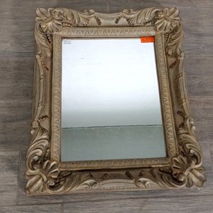 Espejo Rectangular con Marco Ornamentado y Relieve - imagen 2