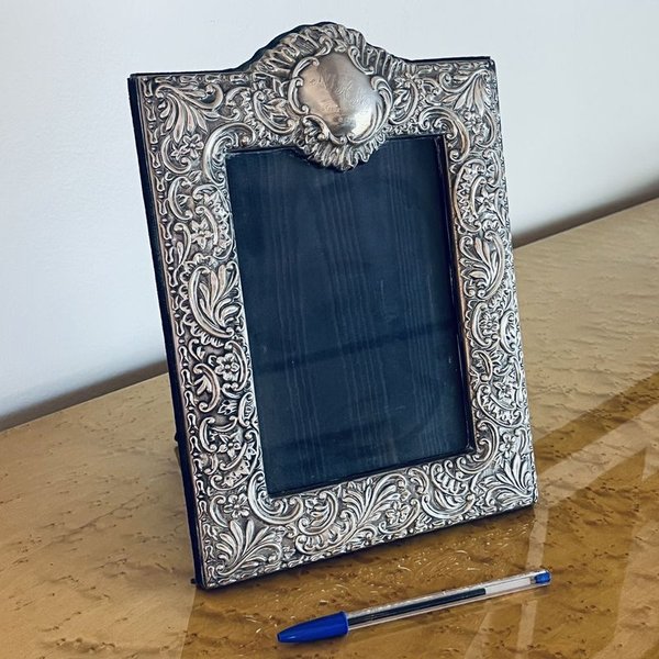 Porta foto Italiano de Roma en madera y plata con diseño en relieve - imagen 1
