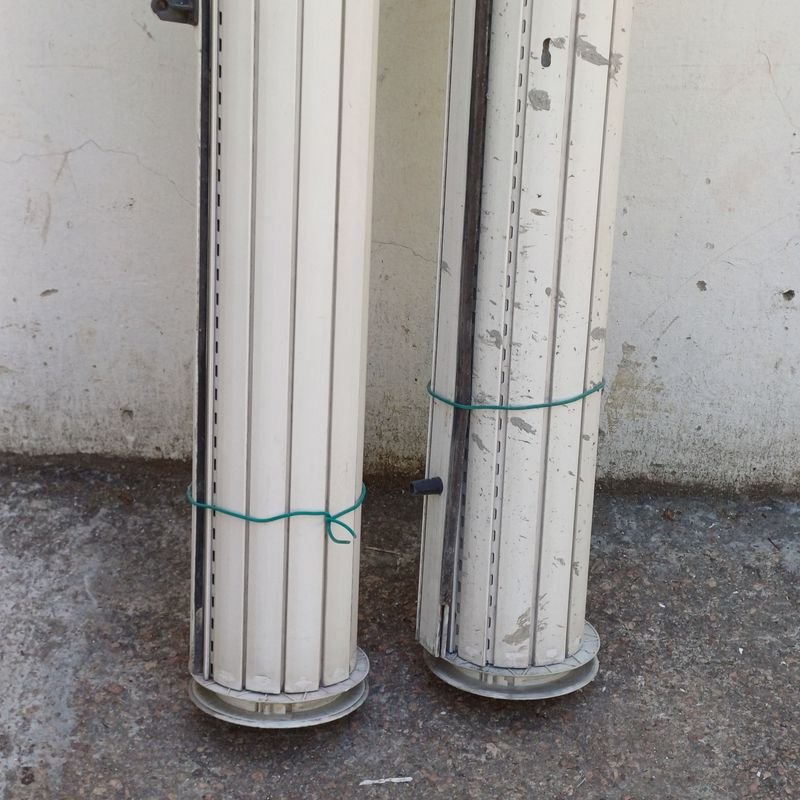 Dos tubos blancos y accesorios para vehículos - imagen 2