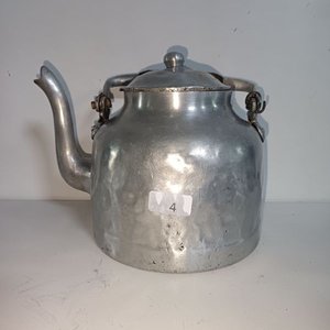 Tetera Grande de Aluminio con Mango de Madera - imagen 4