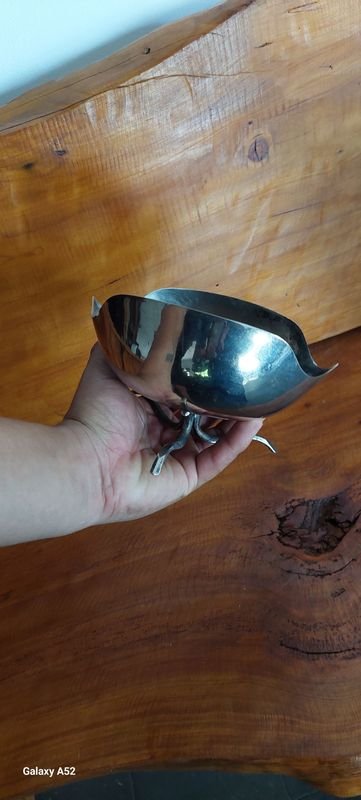 Centro de mesa en metal sellado, diseño antiguo y pequeño - imagen 5