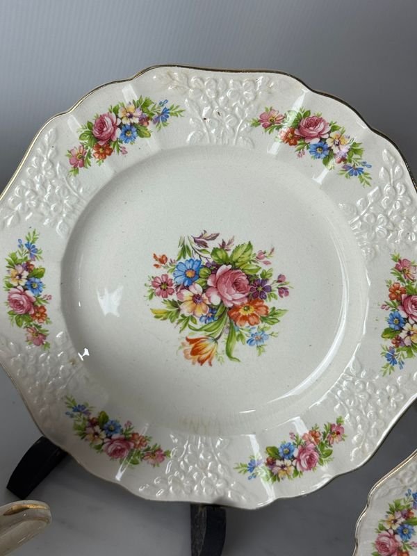 Servicio de té en loza inglesa con decoración floral - imagen 11