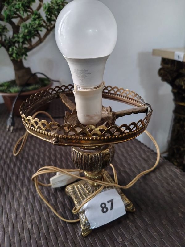 Lámpara de Mesa Antigua en Bronce Funcional