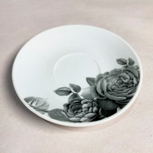 Juego de Café con Decorado de Rosas: Seis Pocillos con Platos - imagen 3