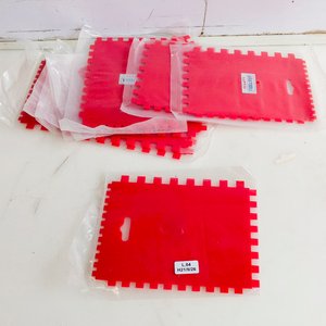 Set de 22 Espátulas Ranuradas Rojas - imagen 1